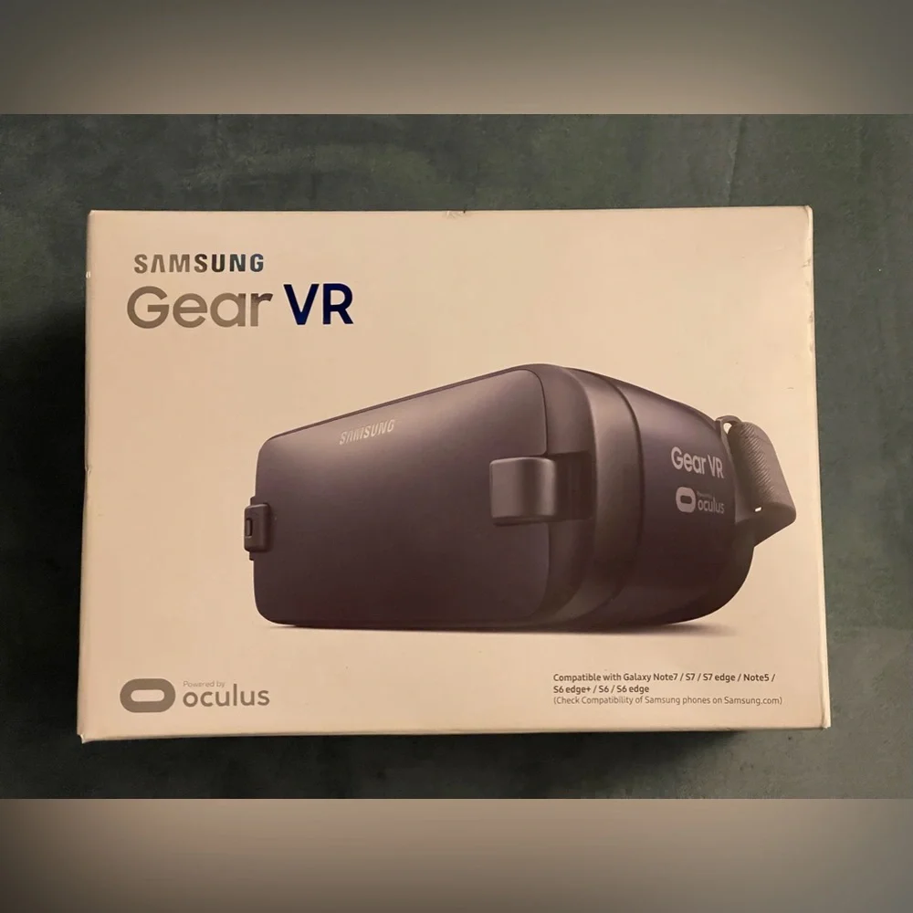 Samsung Gear VR powered by Oculus